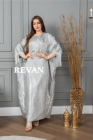 جلابية أنيقة بتصميم واسع ولمسات تطريز راقية