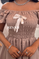 فستان بتصميم أنيق ورومانسي