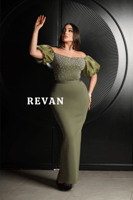 فستان ملكي مزين بالأحجار الكريستالية