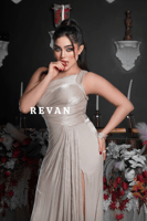 فستان سهرة لامع بكتف واحد تصميم فاخر بفتحة جانبية