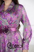 فستان طويل ستان لف ورد الربيع مزين بحزام ورد