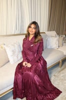 فستان سهرة بطبقات بيليسيه وقصة أنيقة من ريڤــان