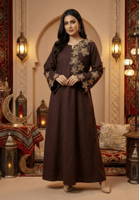 جلابية رمضانية بتطريز زهري أنيق من ريڤــان