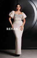 فستان ملكي مزين بالأحجار الكريستالية