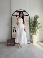 فستان عيد ميدي بدانتيل ناعم وقصة انسيابية من ريڤــ...