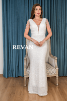 فستان سهرة راقٍ بتفاصيل لؤلؤية فاخرة