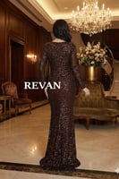 فستان فاخر بإطلالة أنثوية من ريڤــان