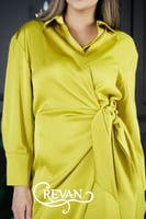 فستان قماش الساتان مع أكمام طويلة