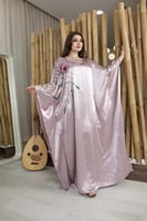 جلابية رمضانية مطرزة بنقوش زهرية من ريڤــان