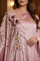 جلابية رمضانية فاخرة مطرزة بتفاصيل زهرية من ريڤــا...