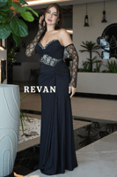 فستان أسود أنيق بلمسات دانتيل فاخرة