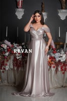 فستان سهرة بلمسة أنوثة