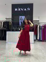 فستان عيد ميدي مطرز تصميم انثوي فاخر من ريڤــان