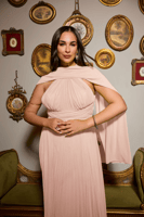 فستان سهرة أحمر بستايل هالتر كلاسيكي