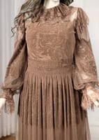 فستان أنيق بتصميم راقٍ