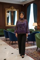 بلوزه أنيقه بلمسات مخملية ولمعان فاخر