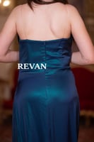 فستان سهرة ملكي بكسرات جانبية