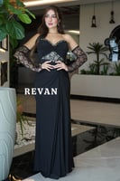 فستان أسود أنيق بلمسات دانتيل فاخرة