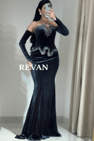 فستان مخملي سحابي فاخر بلمسة ملكية وتطريز كريستالي