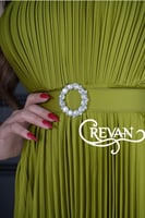 فستان طويل ستان كسرات بكتف واحد