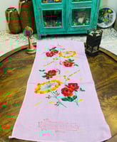 من النوادر؛ فوطة أو منشفة قديمة جداً مخزنة تخزين م...