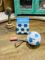 من البنود المميزة؛ راديو على شكل كورة بأربع ألوان...