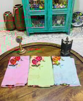 من النوادر؛ فوطة أو منشفة قديمة جداً مخزنة تخزين م...