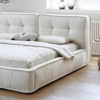 سرير سكوير منجد قماش بوكليه باللون اوف وايت