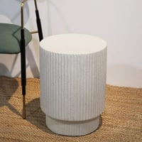 طاولة جانبية مينڤيورا مستديرة بوليريسين للمساحات ا...