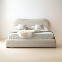 سرير رويال منجد قماش بوكليه بلون أوف وايت