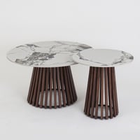 طقم طاولات قهوة كاليا بسطح رخامي و قواعد خشب لون ب...