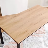 طقم طاولة سفرة لـ6 مقاعد من الخشب الصلب و قاعدة مع...