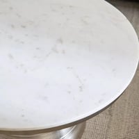 طاولة قهوة فيرنيسا بسطح من الرخام الأصلي بقاعدة مع...