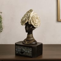 تحفة ديكور انيق مع درج صغير بنقوش هندسية - من لوتش...