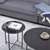 طاولة قهوة سورڤيناي مستديرة بسطح زجاج اسود بأرجل م...