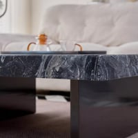 طاولة قهوة بسطح رخام من ليفانتي