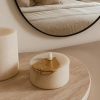 علبة ديكوريه من عقيق أنيقة بغطاء بتصميم ورقة لون ب...