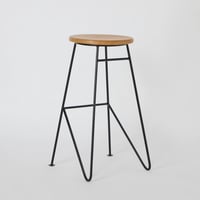 مقعد مشرب أميجو من الخشب الصلب بارجل معدنية