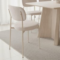 طاولة طعام لياندرا خشب بيج مع 6 كراسي قماش كريمي ب...