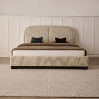 سرير بتنجيد فاخر و تصميم ناعم من رافين