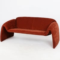 كنبة ثنائية بتصميم دائري قماش مخملي ناعم وفاخر ستا...