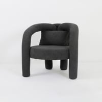 كرسي مفردة سولانا بتصميم منحني لون بيج