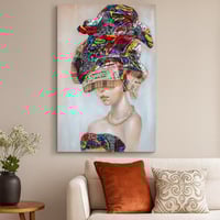 لوحة فنية لامرأة بتفاصيل قماشية وألوان زاهية، قطعة...