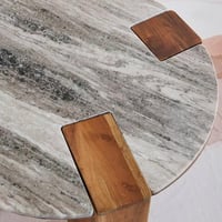 طاولة قهوة مارفيونا مستديرة بسطح رخام طبيعي و قاعد...