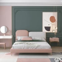 سرير ريفي بظهر منجد مخمل باللون الوردي