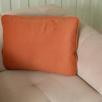 كنبة مفردة دِلفيانا مقعد بمساند قماش لون بيج ووساد...