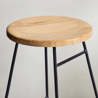 مقعد مشرب أميجو من الخشب الصلب بارجل معدنية