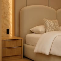 سرير فينيسيا منجد بالكامل قماش بوكليه ناعم لون بيج