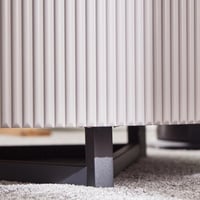 طقم طاولات قهوة أكرا من الحجر الملبد بقاعدة خشب -...