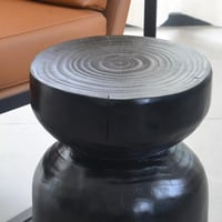 طاولة جانبية كورلاندا مستديرة بوليريسين لون اسود